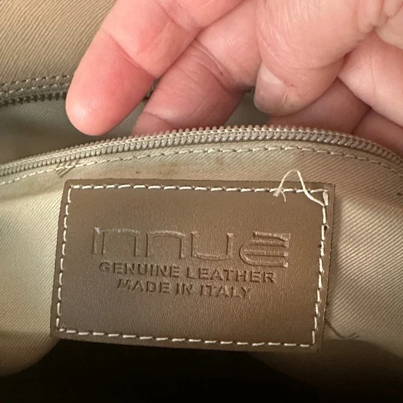 Innue—Chic Beige and Black Satchel with fur accents - Picture 13 of 13